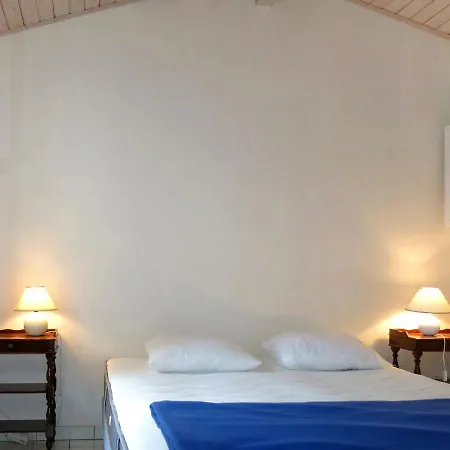 Сasa de vacaciones Les Brisans By Interhome *